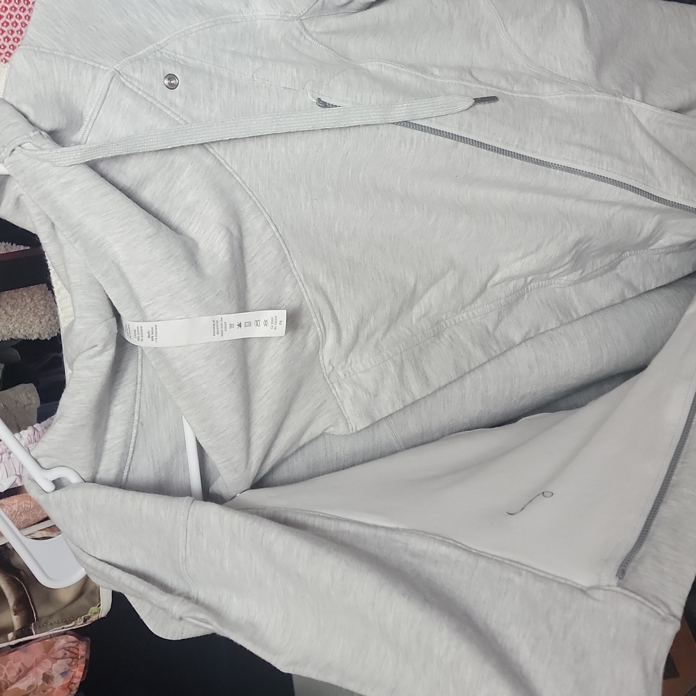 Lululemon Jacket - Picture 7 of 8
